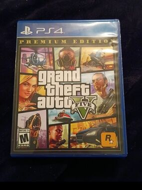 Grand Theft Auto PlayStation 4 game in good condition.